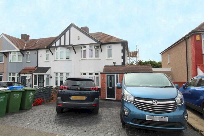 3 Bedroom Semi-Detached House To Rent In Buckingham Avenue Welling, DA16