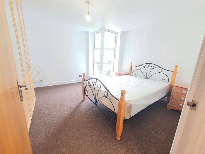 2 Bedroom Apartment To Rent In Barrier Point Road, London, E16
