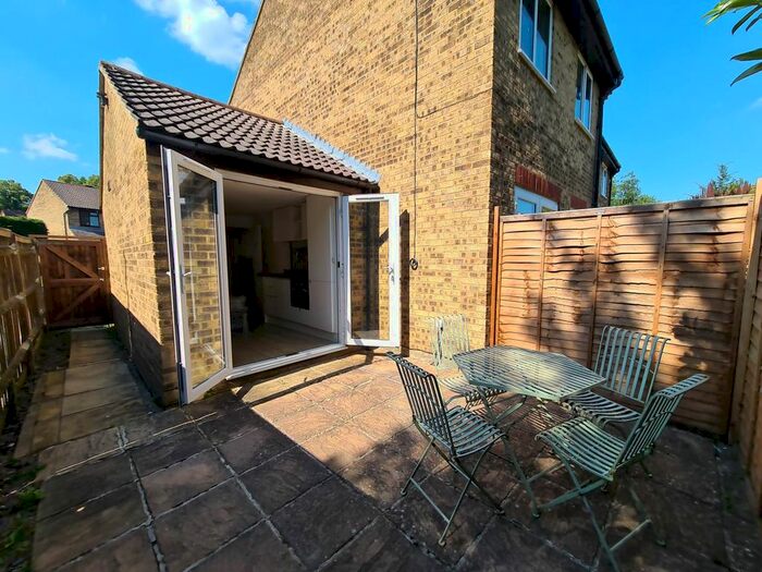 1 Bedroom Flat To Rent In Cross Gates Close, Bracknell, Berkshire, RG12