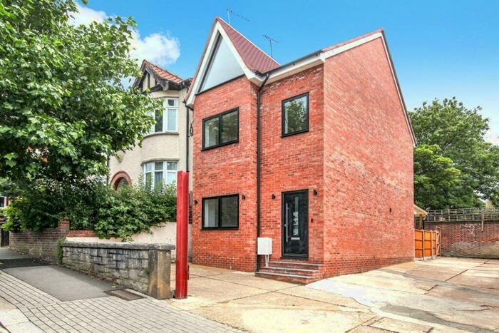4 Bedroom House To Rent In Colney Hatch Lane, London, N10