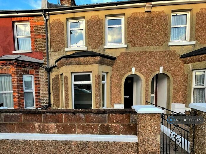 3 Bedroom Terraced House To Rent In Bourne Street, Eastbourne, BN21