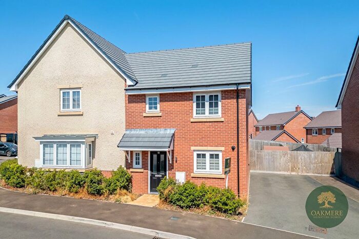 3 Bedroom Semi-Detached House For Sale In Cromwell Close, Coventry, CV4