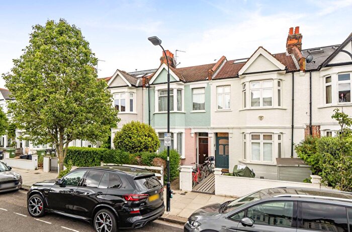 3 Bedroom Terraced House For Sale In Sedgeford Road, Shepherds Bush, W12