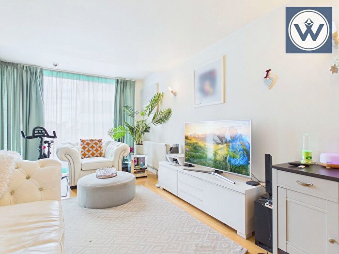 1 Bedroom Flat For Sale In Vantage Building, Station Approach, Hayes, UB3