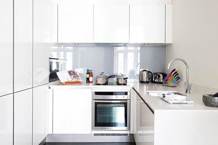 1 Bedroom Flat To Rent In Green Street, Mayfair, London, W1K