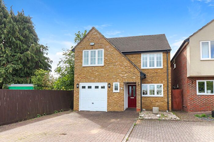 4 Bedroom Detached House For Sale In The Pippins, Watford, WD25