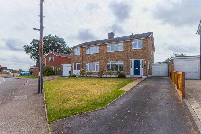 3 Bedroom Semi-Detached House To Rent In Godfrey Close, Radford Semele, Leamington Spa, Warwickshire, CV31