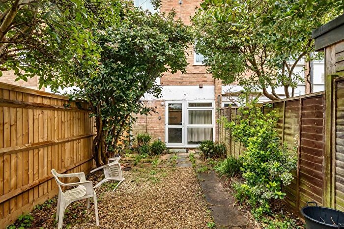 1 Bedroom Flat For Sale In Cutteslowe, North Oxford, OX2