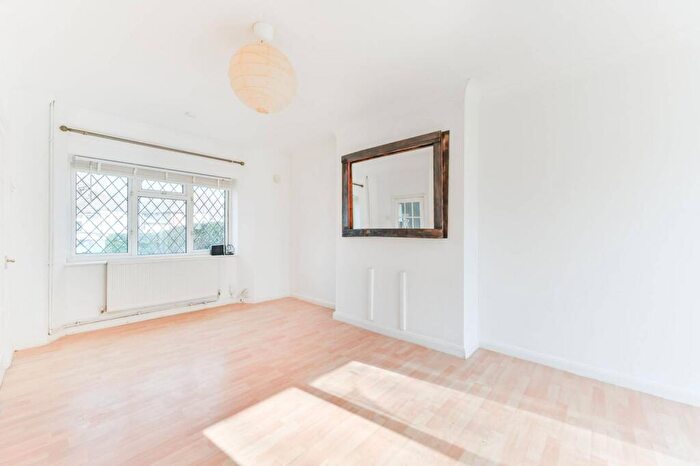 3 Bedroom Terraced House To Rent In Kensington Avenue, Thornton Heath, CR7