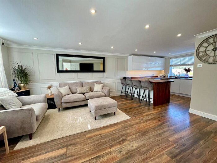 3 Bedroom End Of Terrace House For Sale In Elm Court, Newhaven, BN9
