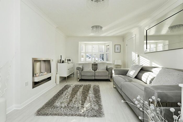 3 Bedroom Detached House For Sale In Oxclose Park Rise, Halfway, Sheffield, S20