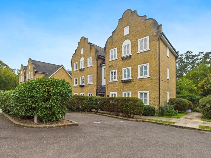 2 Bedroom Apartment For Sale In Upton Park, Slough, Berkshire, SL1