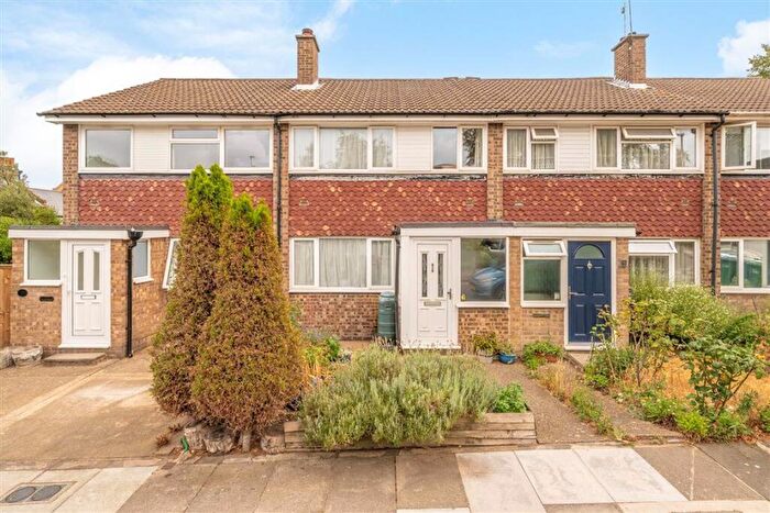 3 Bedroom Terraced House For Sale In The Birches, Charlton, SE7