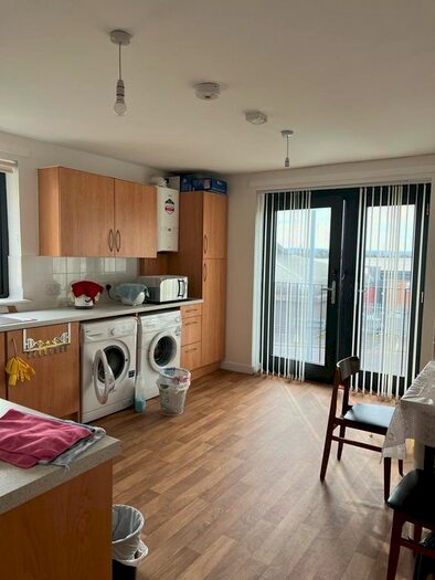 2 Bedroom Semi-Detached House To Rent In Fountainwell Drive, Glasgow, G21