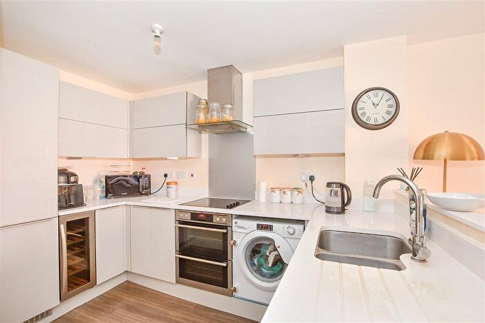 4 Bedroom Town House For Sale In Daffodil Way, Havant, Hampshire, PO9