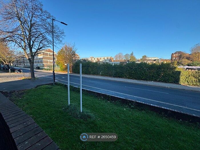 3 Bedroom Flat To Rent In Wick Road, London, E9