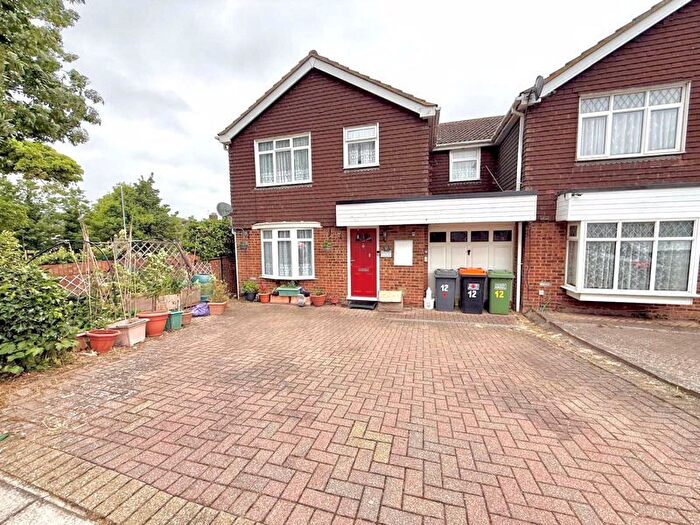 4 Bedroom Semi Detached House For Sale In Beale Street, Dunstable, LU6