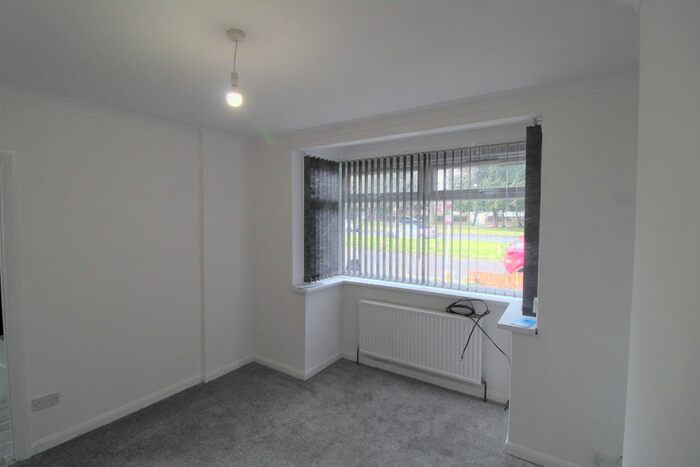 3 Bedroom Semi-Detached House To Rent In Long Lane, Uxbridge, UB10