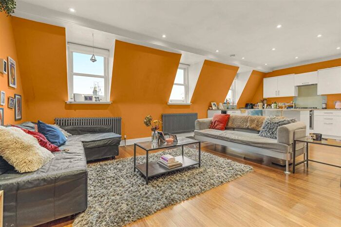 2 Bedroom Flat To Rent In Holland Road, London, W14