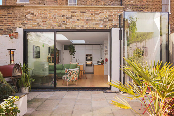 2 Bedroom Apartment To Rent In Drayton Park, London, N5