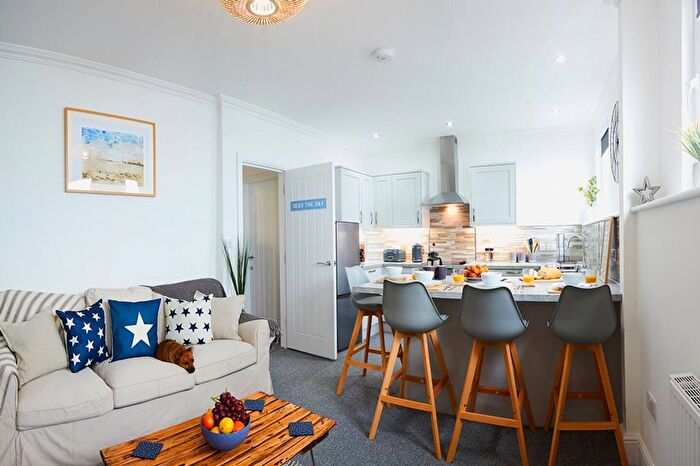 2 Bedroom Flat To Rent In Scarborough District, YO12