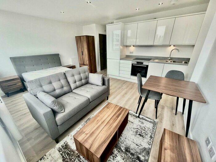 Apartment To Rent In Alexander House, M16