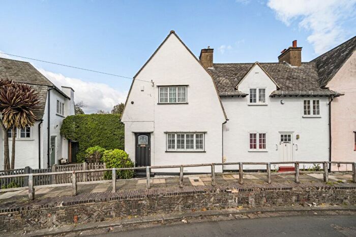 2 Bedroom End Of Terrace House For Sale In Ross Way, London, Greater London, SE9