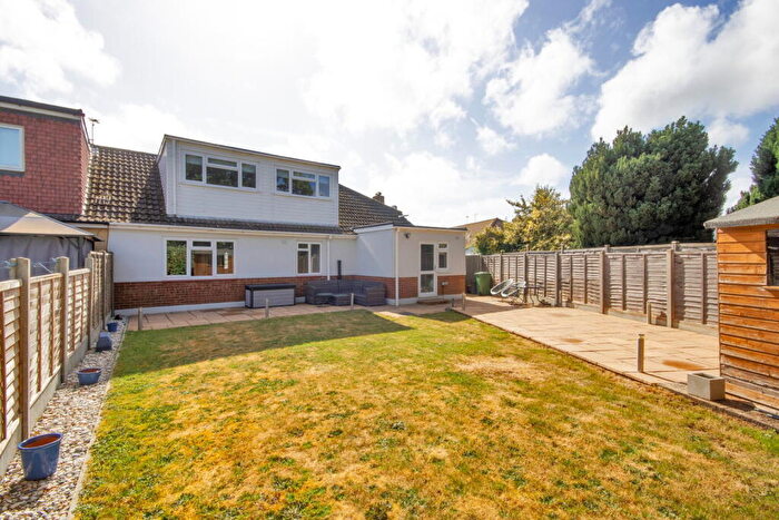 4 Bedroom Semi-Detached Bungalow For Sale In Green Way, Hartley, Longfield, Kent, DA3