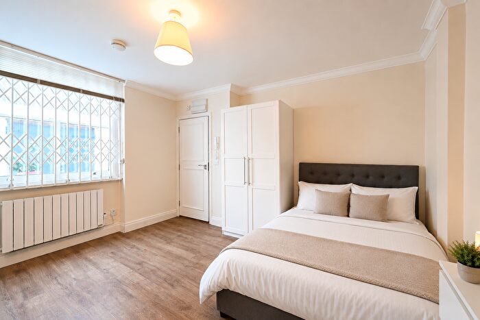 Studio To Rent In Bamborough Gardens, Shepherds Bush, London, W12