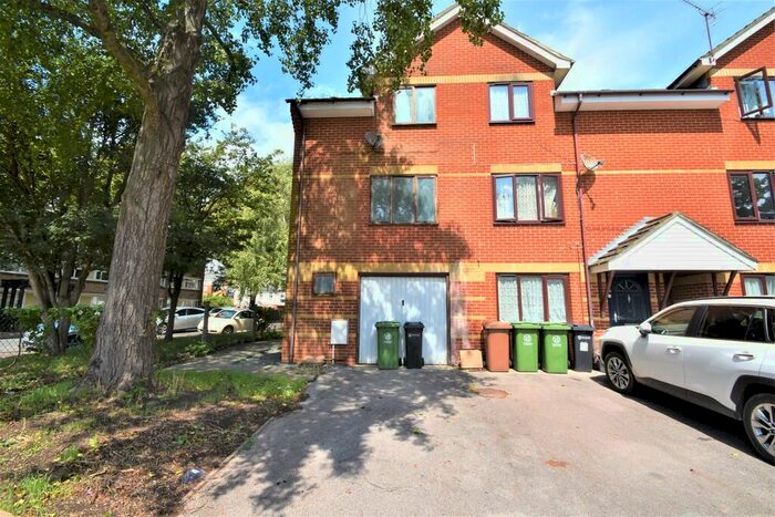 3 Bedroom Town House To Rent In Malthouse Road, Portsmouth, PO2