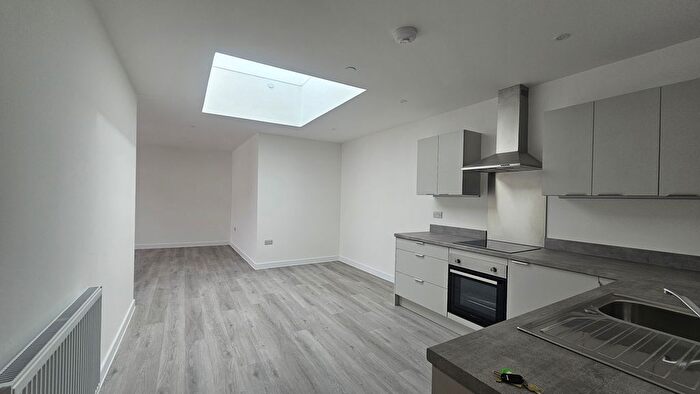 2 Bedroom Flat To Rent In Scarborough Place, Torquay, TQ2