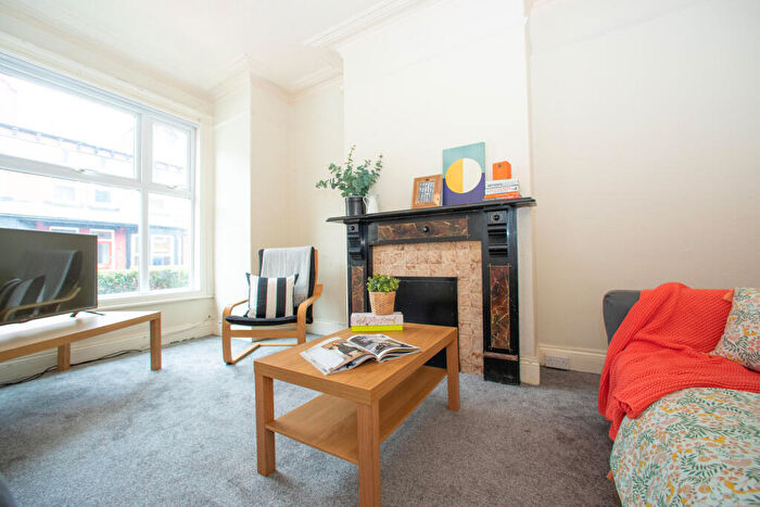 5 Bedroom Terraced House To Rent In Hessle Mount, Hyde Park, Leeds, LS6