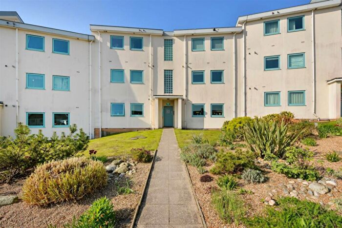 3 Bedroom Flat To Rent In Marine Drive, Rottingdean, Brighton, East Sussex, BN2
