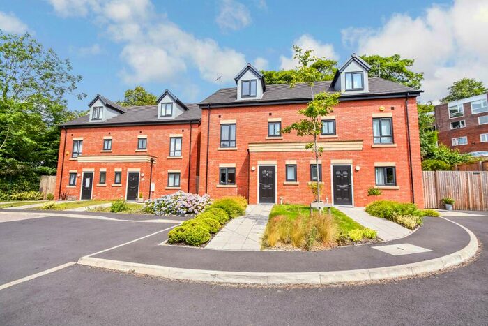 4 Bedroom Semi-Detached House To Rent In Kersal Mews, Salford, Manchester, M7