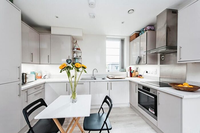 1 Bedroom Flat To Rent In Windley Close, London, SE23