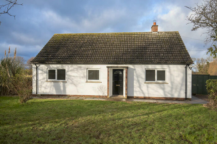 3 Bedroom Detached Bungalow To Rent In Drymeadow Lane, Innsworth, GL3