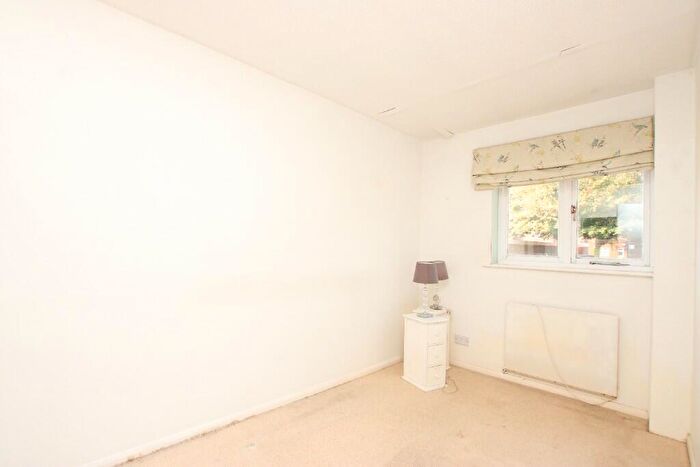 1 Bedroom Maisonette To Rent In Thorngate Street, Kettering, Northamptonshire, NN16