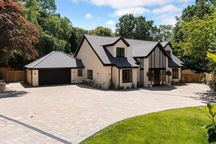 4 Bedroom Detached House For Sale In The Paddock, Haslemere, GU27