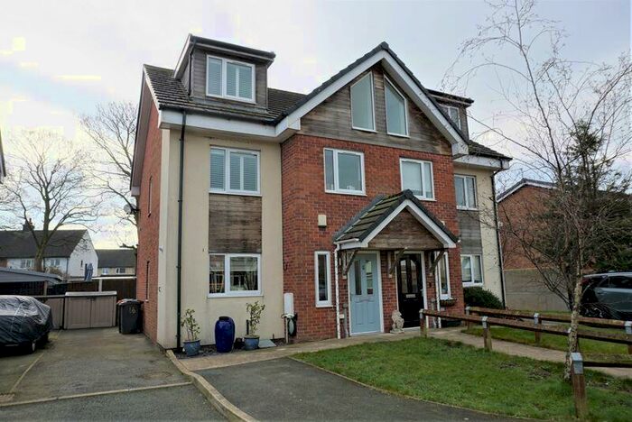3 Bedroom Semi-Detached House For Sale In Wentworth Avenue, Preston, PR4