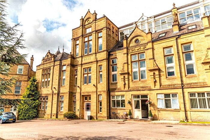 2 Bedroom Apartment For Sale In Prescott Street, Halifax, West Yorkshire, HX1