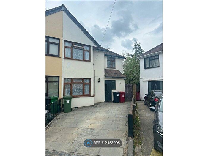 3 Bedroom Semi-Detached House To Rent In Snape Spur, Slough, SL1