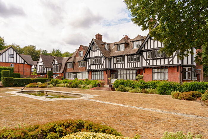 3 Bedroom Apartment For Sale In Holly Hill Park, Banstead, ., SM7