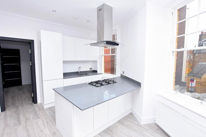 2 Bedroom Flat To Rent In East Terrace, Gravesend, DA12