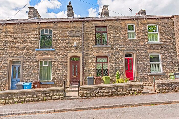 4 Bedroom Terraced House For Sale In Huddersfield Road, Delph, Saddleworth, OL3