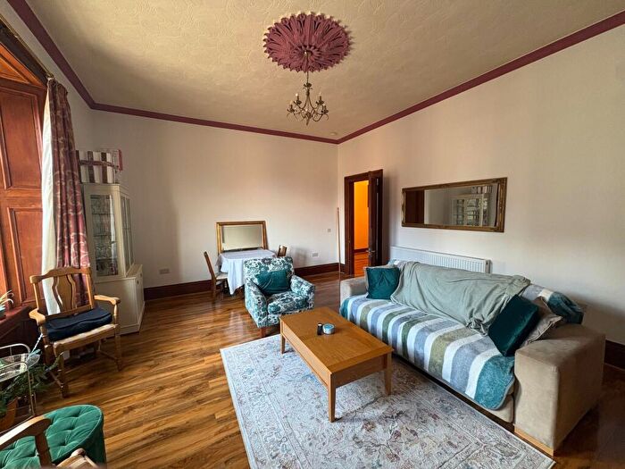 3 Bedroom Flat To Rent In Neilston Road, Paisley, PA2