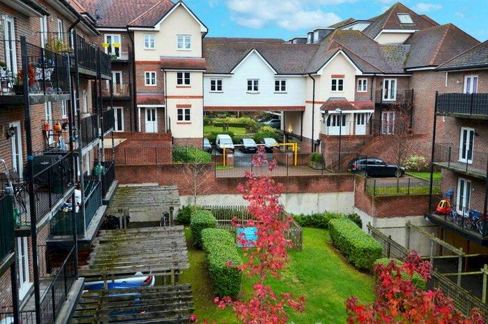 2 Bedroom Apartment To Rent In Hayters Lodge, Freer Crescent, High Wycombe, Buckinghamshire, HP13