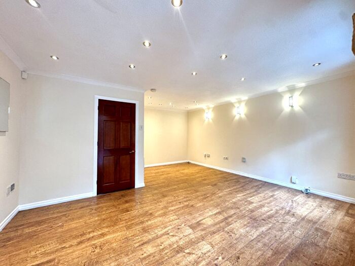 4 Bedroom Detached House To Rent In Darris Close, Hayes, UB4