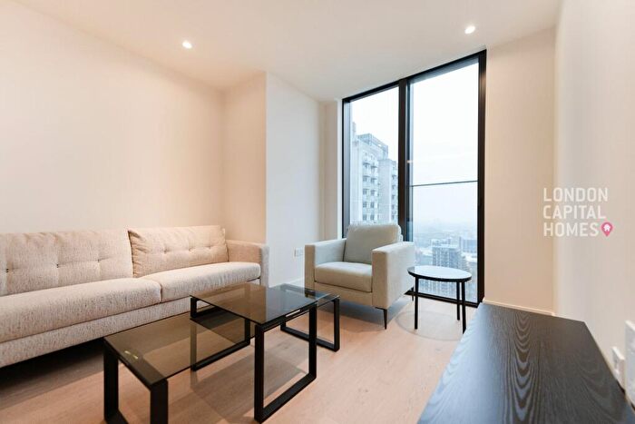 2 Bedroom Apartment To Rent In Harcourt Tower, Marsh Wall, London, E14