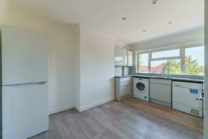 4 Bedroom Flat To Rent In Sutton Common Road, Sutton Common, Sutton, SM3