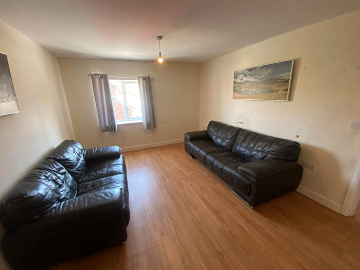 1 Bedroom Flat To Rent In Saint Phillips Drive, Oldham, Lancashire, OL2